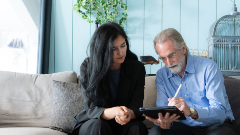 senior-executives-and-insurance-agents-providing_640x360px
