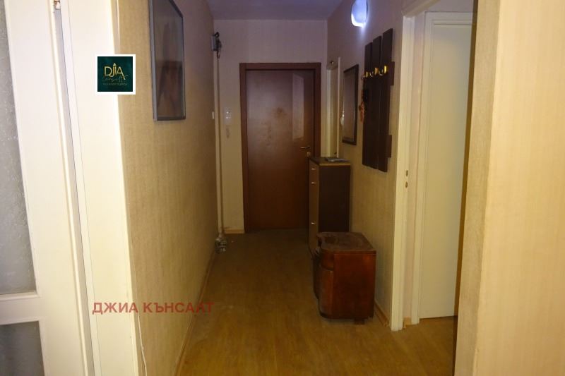 Тристаен апартамент за продажба в кв. Младост 2 - 0