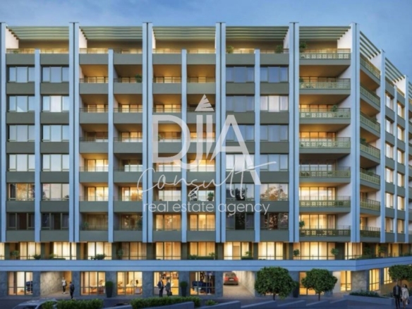 Тристаен апартамент в модерна и стилна сграда. - 0