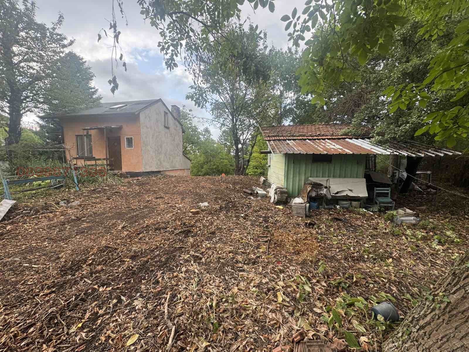 Продава се парцел 1066 кв.м с ток, вода и газ в имота - 0