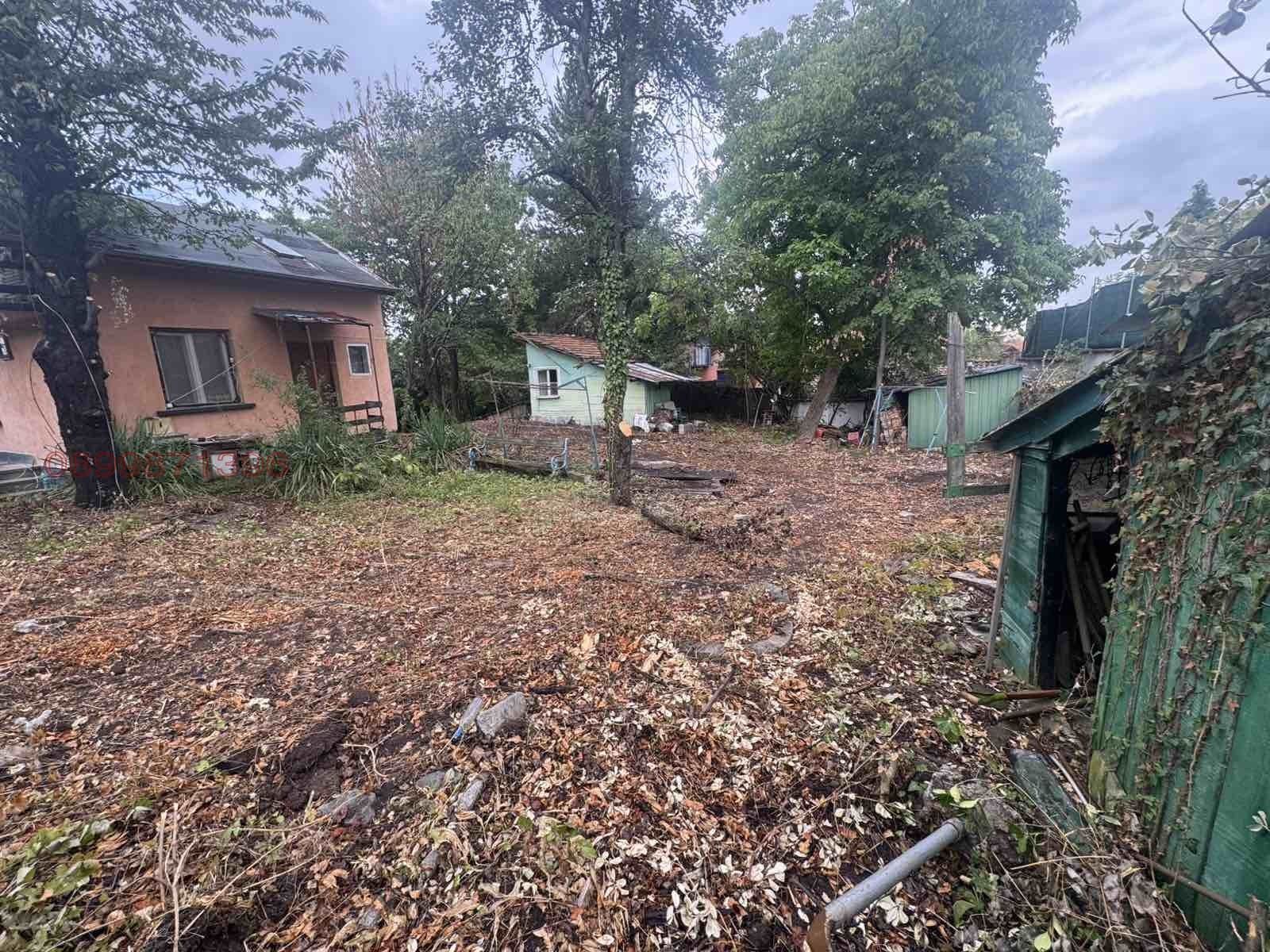 Продава се парцел 1066 кв.м с ток, вода и газ в имота - 0
