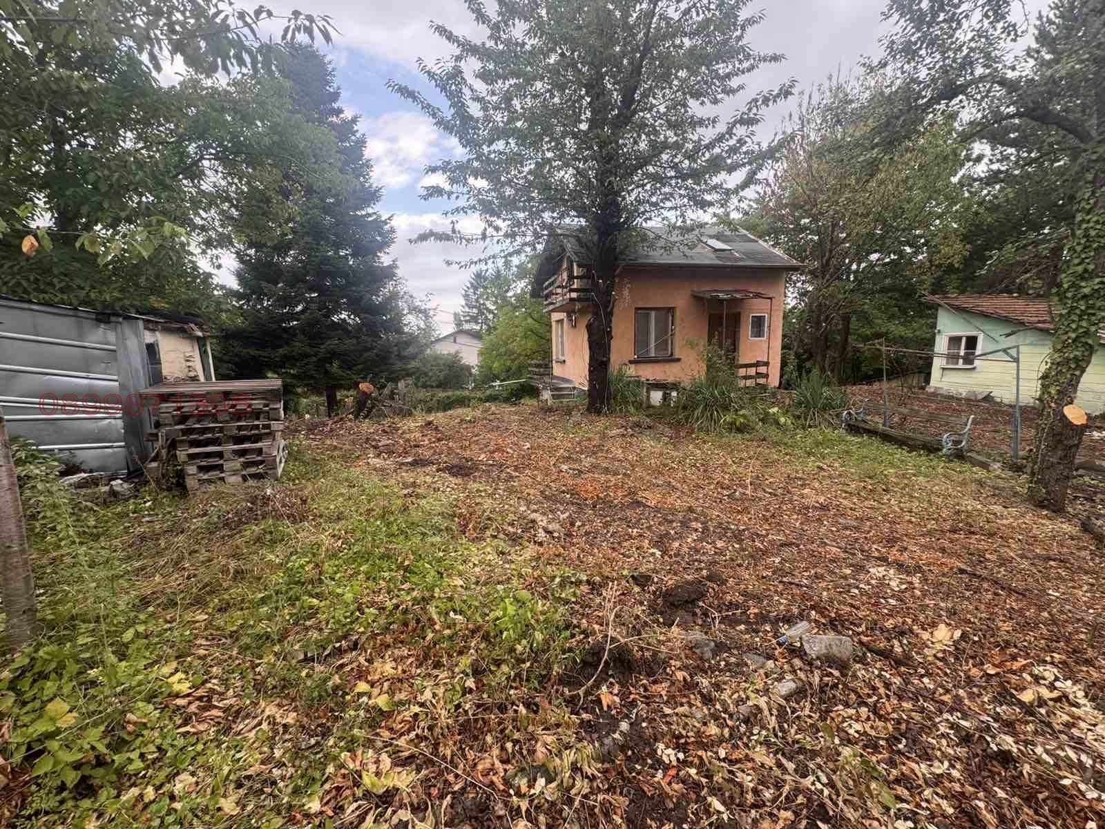 Продава се парцел 1066 кв.м с ток, вода и газ в имота - 0