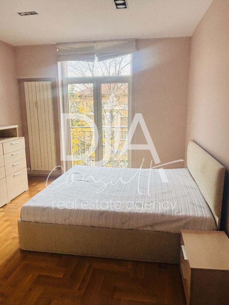 Тристаен апартамент под наем в Центъра - 0