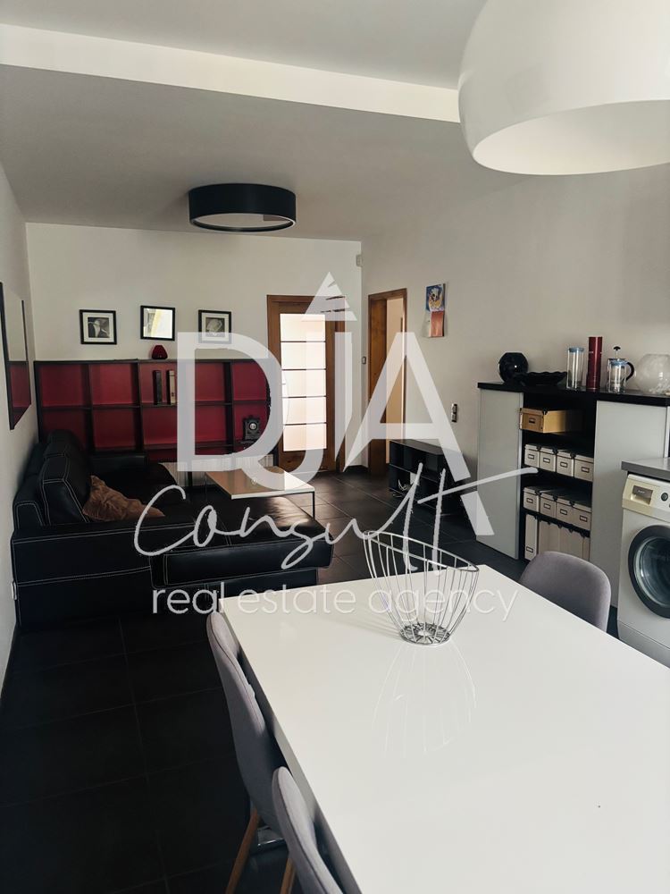 Тристаен апартамент под наем в Центъра - 0