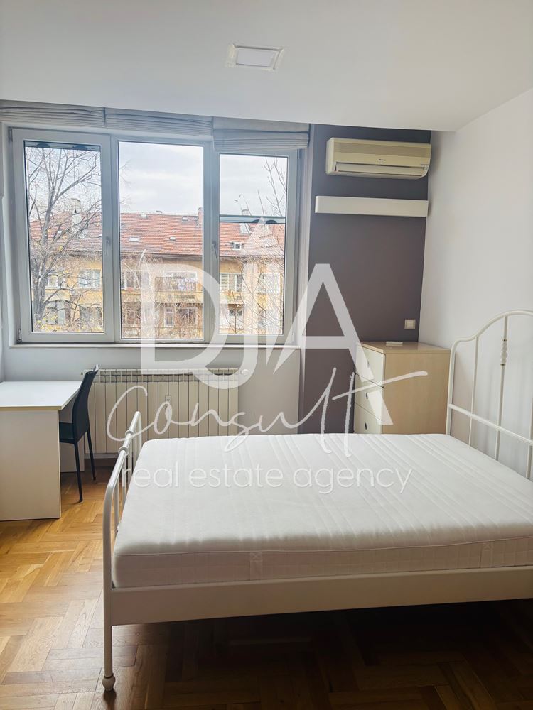 Тристаен апартамент под наем в Центъра - 0