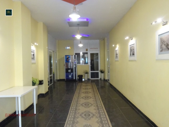 Просторен , двустаен апартамент под наем в Студентски град - 0