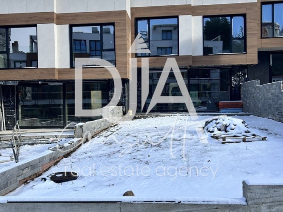 Луксозна редова къща със собствен двор, голям гараж и гледка към планина Витоша - 0