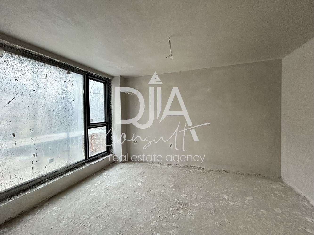 Редова къща със собствен двор, голям гараж и гледка към планина Витоша-0 Редова къща със собствен двор, голям гараж и гледка към планина Витоша - 0