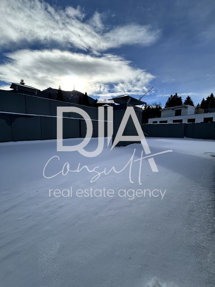 Луксозна редова къща със собствен двор, голям гараж и гледка към планина Витоша-0 Луксозна редова къща със собствен двор, голям гараж и гледка към планина Витоша - 0