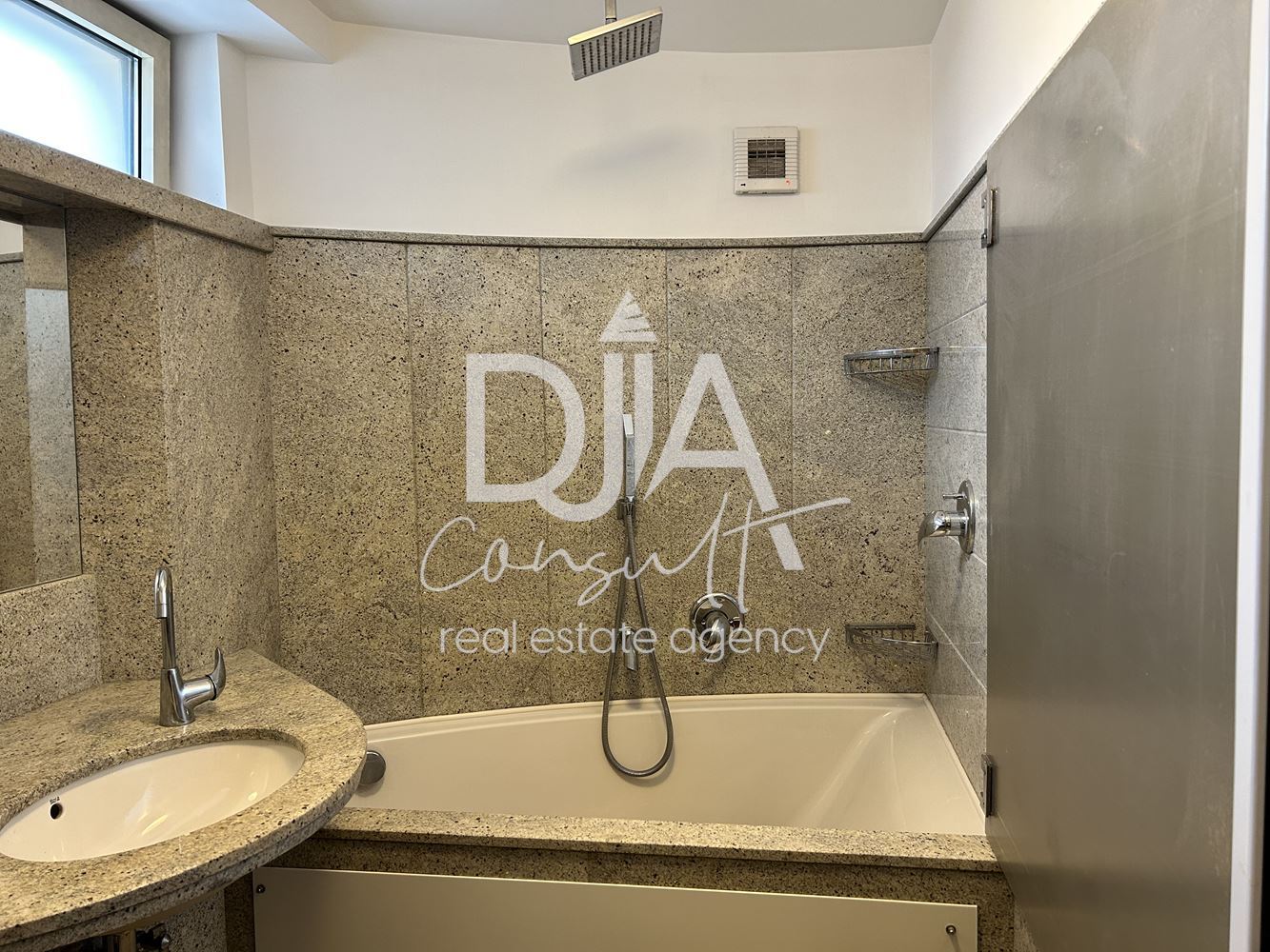 Изключително светъл мезонет на три нива, покривна тераса 360 градуса и гараж за продажба в кв. Манастирски ливади-0 Изключително светъл мезонет на три нива, покривна тераса 360 градуса и гараж за продажба в кв. Манастирски ливади - 0