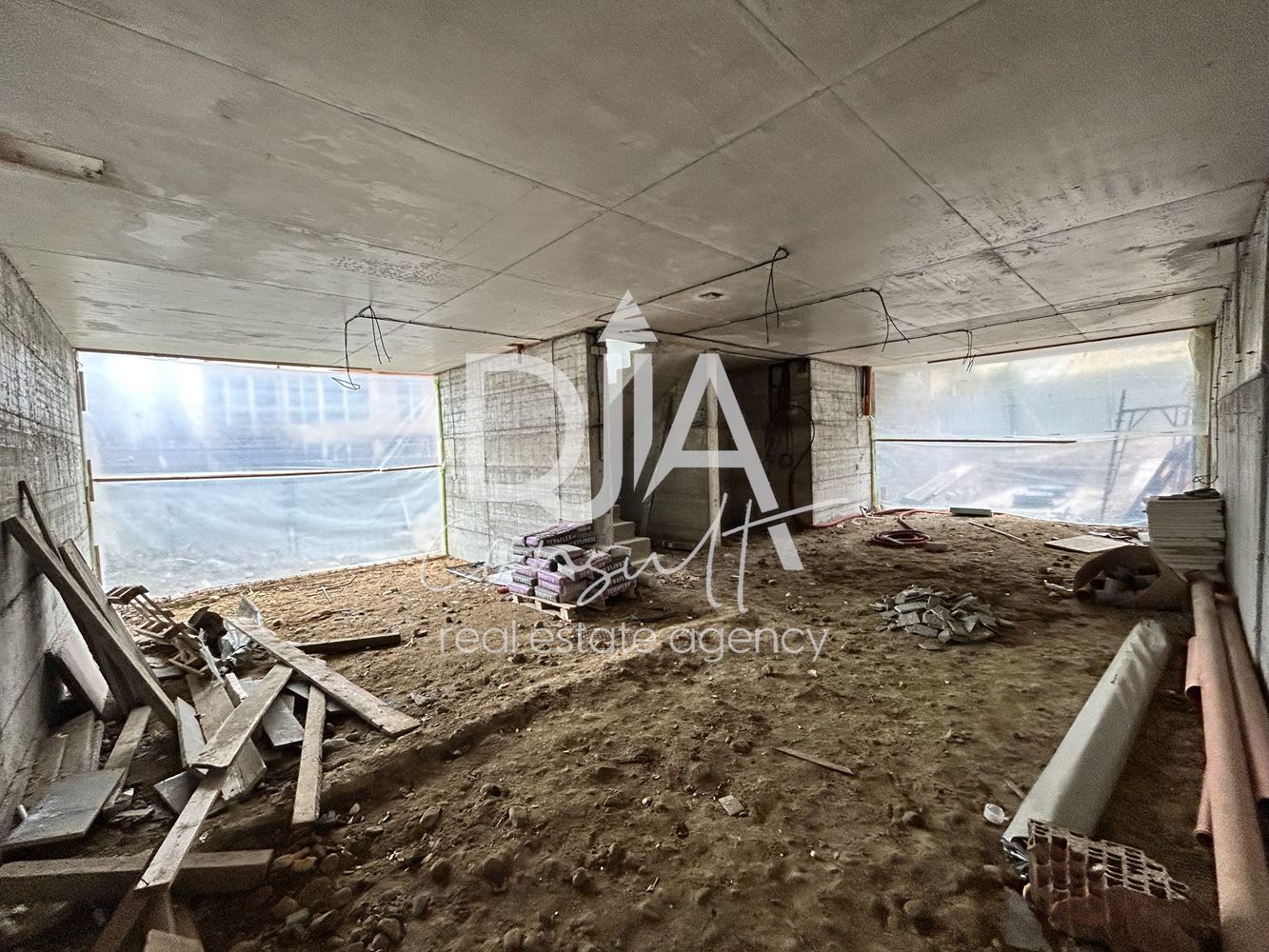 Редова къща със собствен двор, голям гараж и гледка към планина Витоша-0 Редова къща със собствен двор, голям гараж и гледка към планина Витоша - 0