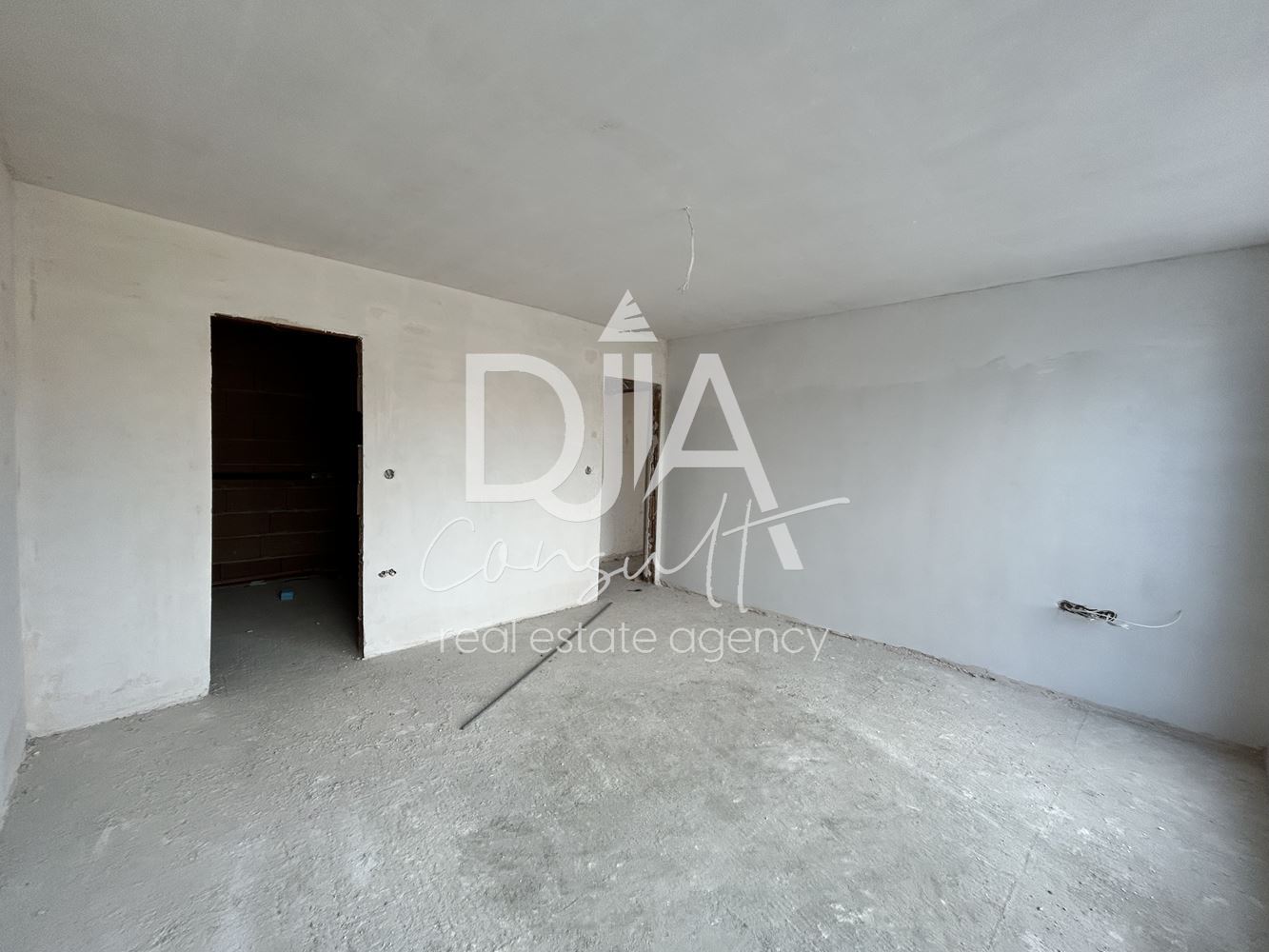 Луксозна редова къща със собствен двор, голям гараж и гледка към планина Витоша-0 Луксозна редова къща със собствен двор, голям гараж и гледка към планина Витоша - 0