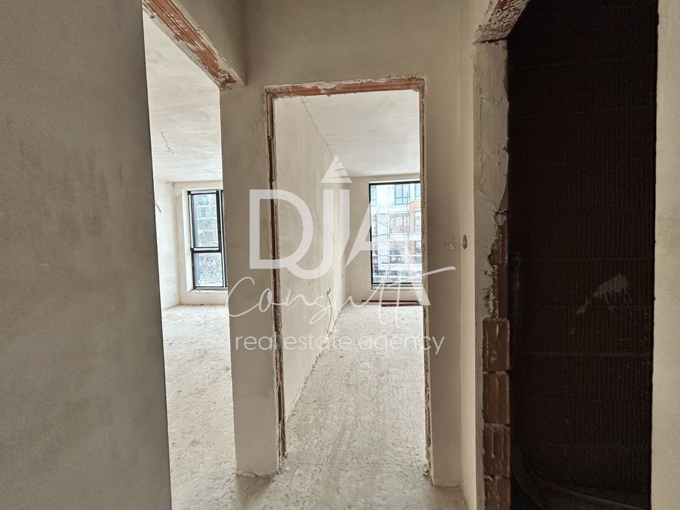 Луксозна редова къща със собствен двор, голям гараж и гледка към планина Витоша-0 Луксозна редова къща със собствен двор, голям гараж и гледка към планина Витоша - 0