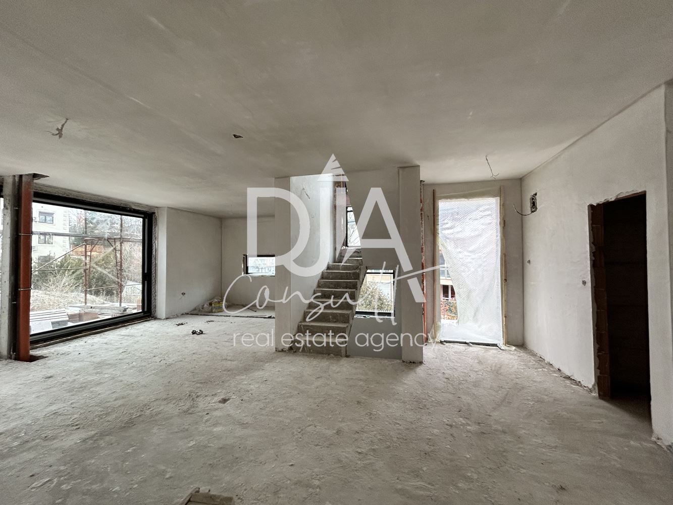 Редова къща със собствен двор, голям гараж и гледка към планина Витоша-0 Редова къща със собствен двор, голям гараж и гледка към планина Витоша - 0