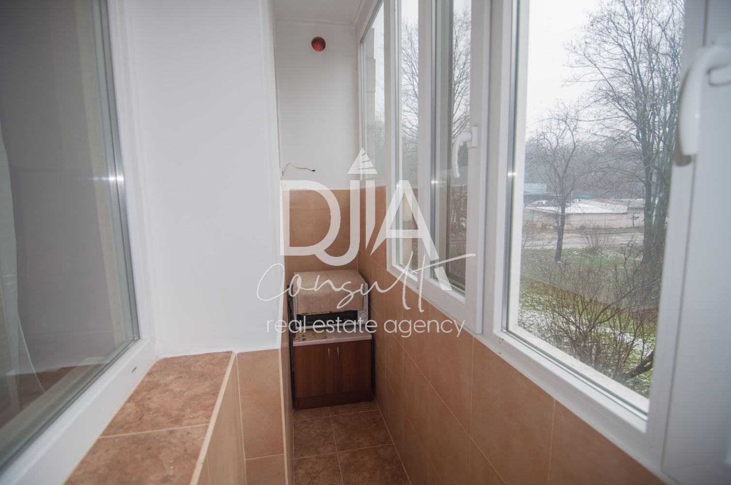 2-стаен обзаведен апартамент в тухлена сграда, среден етаж, до Западен парк-0 2-стаен обзаведен апартамент в тухлена сграда, среден етаж, до Западен парк - 0