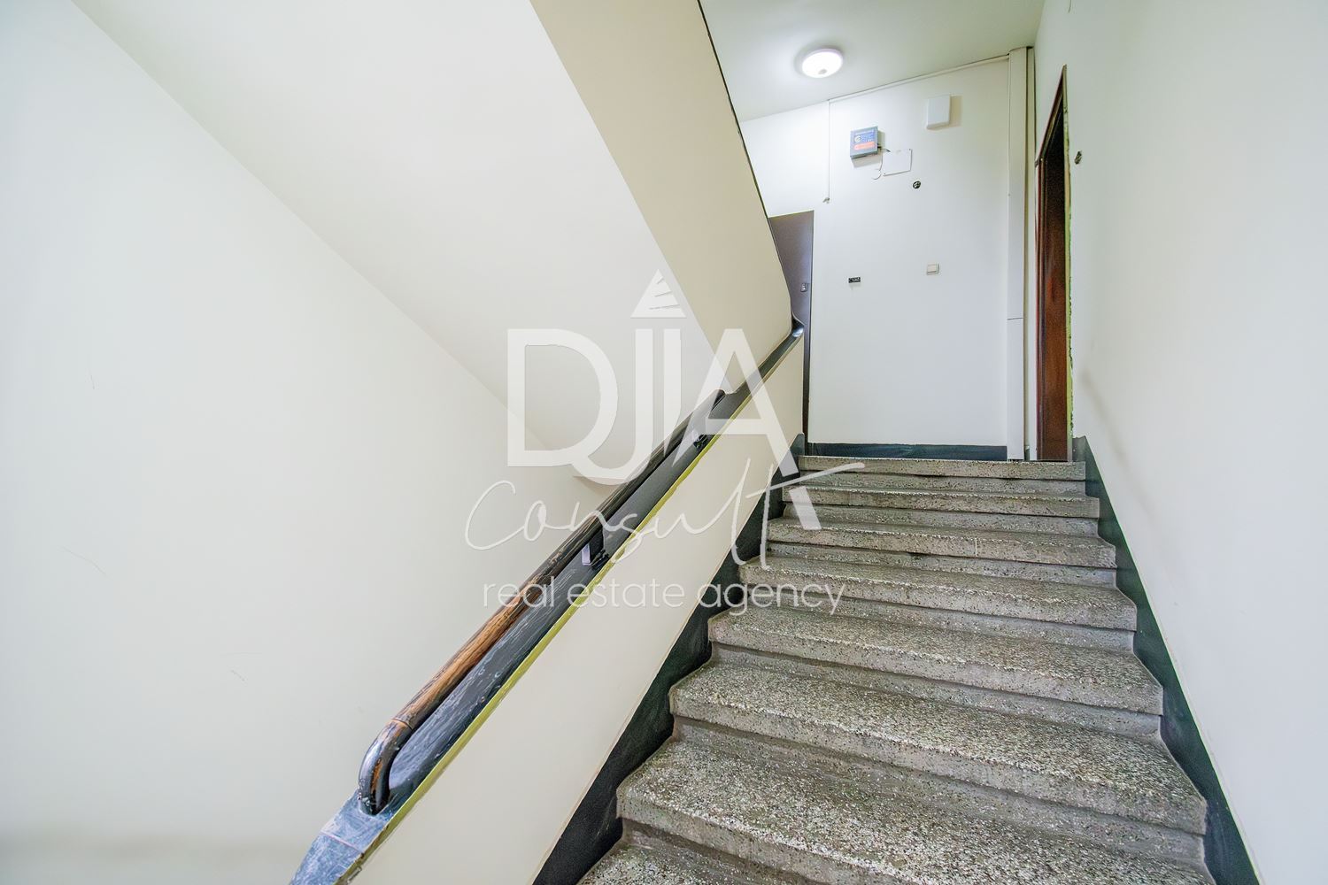 Апартамент в сърцето на район „Оборище“-0 Апартамент в сърцето на район „Оборище“ - 0