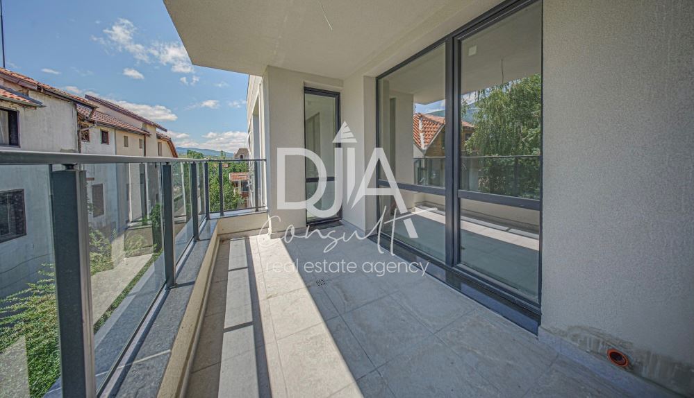 Тристаен апартамент с панорамна гледка към Витоша в Кръстова вада - 0