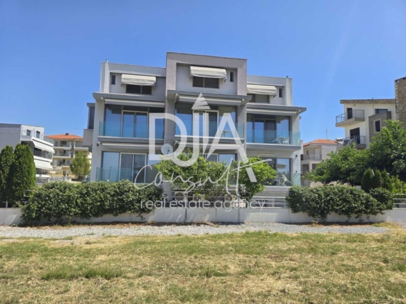 Мезонет на брега на морето в Гърция - 0