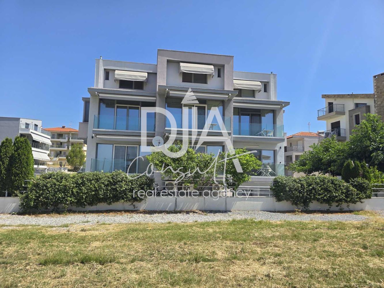 Мезонет на брега на морето в Гърция - 0