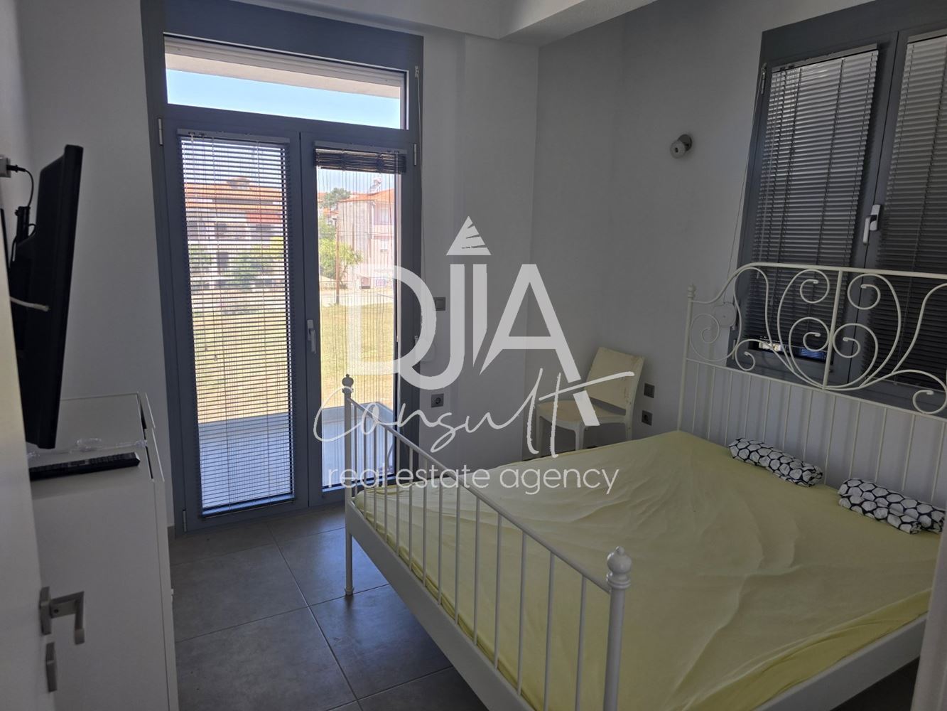 Мезонет на брега на морето в Гърция - 0