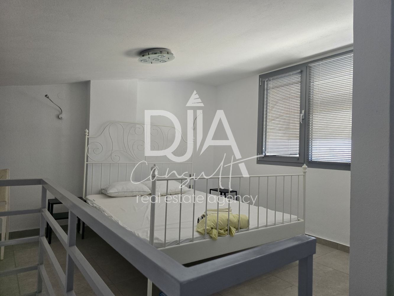 Мезонет на брега на морето в Гърция - 0