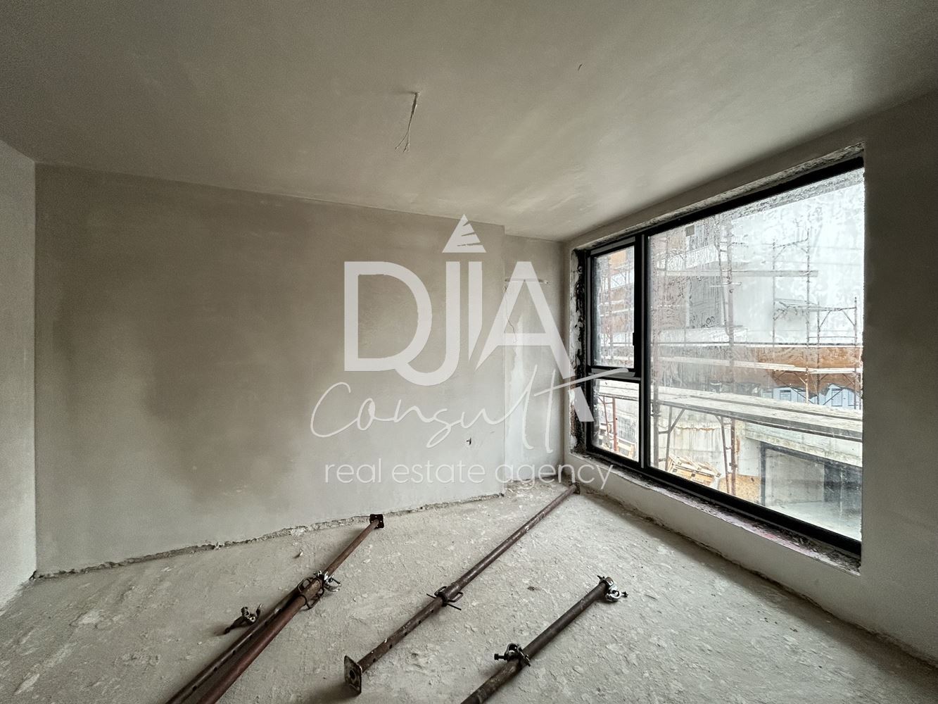 Редова къща със собствен двор, голям гараж и гледка към планина Витоша - 0