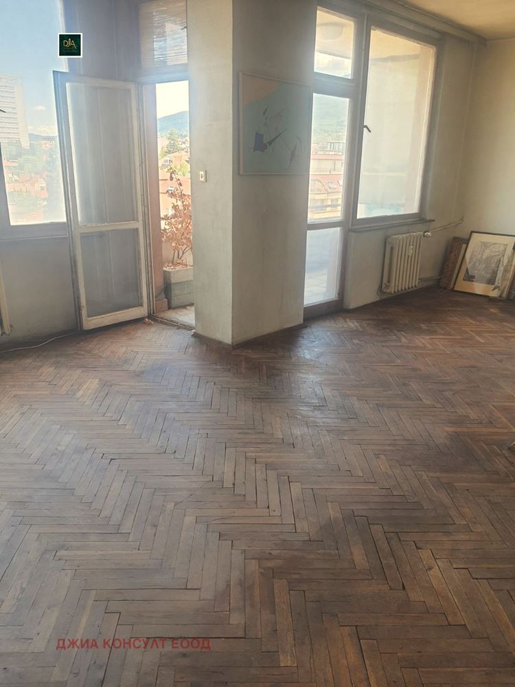 Просторен,тристаен апартамент за продажба - 0