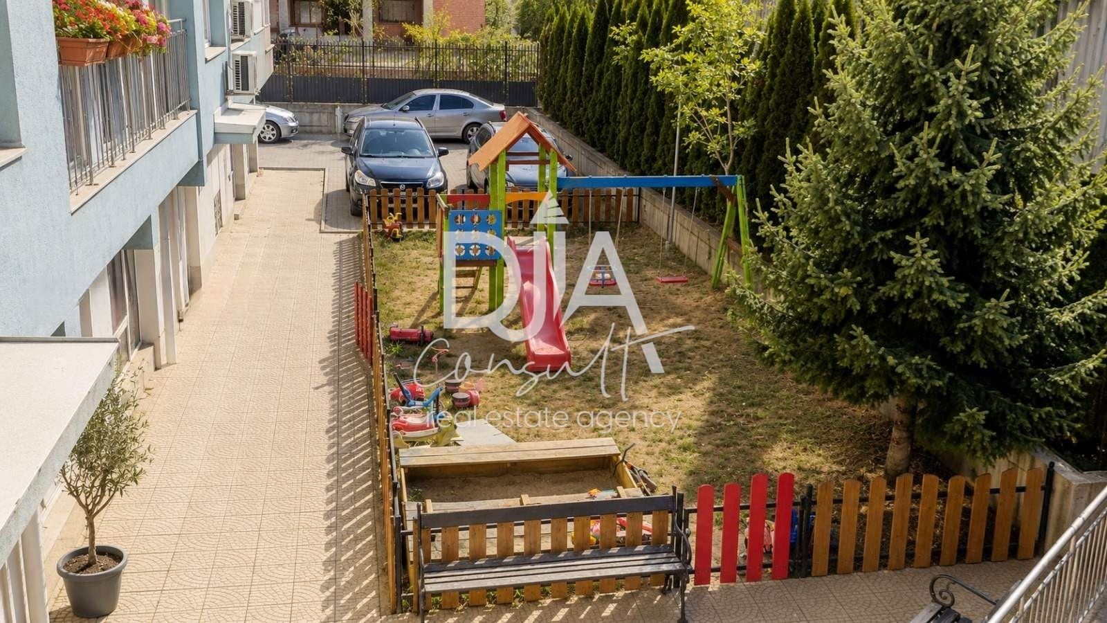 Тристаен апартамент за продажба в кв. Кръстова вада - 0