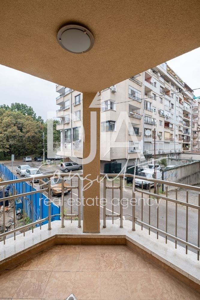 Тристаен апартамент 102 кв.м. на входа на южен парк в кв.Лозенец 369000 евро - 0