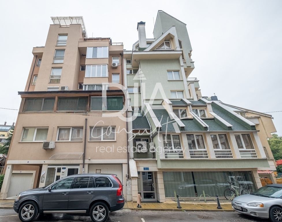 Тристаен апартамент 102 кв.м. на входа на южен парк в кв.Лозенец 369000 евро - 0
